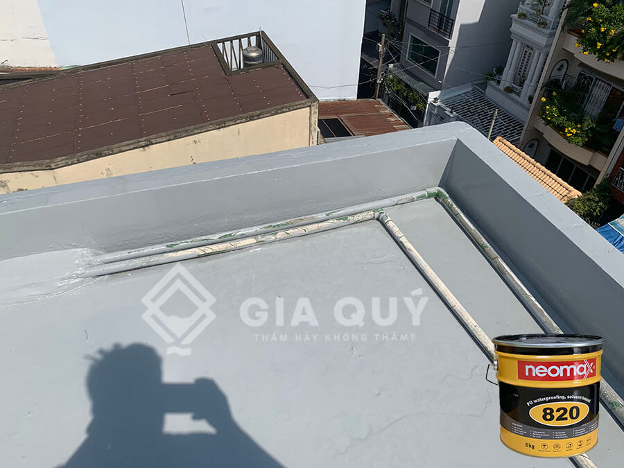 Cách chống thấm sàn mái bằng Neomax 820